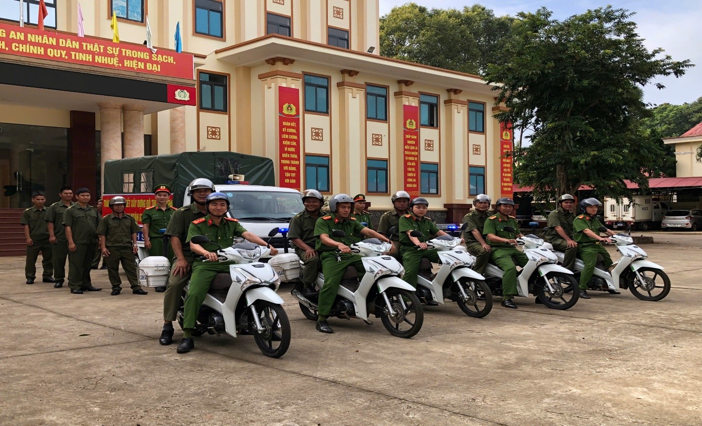 Công an xã Quảng Phú (tỉnh Đắk Lắk) tổ chức lễ ra quân thực hiện cao điểm trấn công, trấn áp tội phạm, bảo đảm an ninh trật tự các hoạt động dịp kỷ niệm 80 năm Cách mạng Tháng Tám, Quốc khánh 02/09 và Đại hội Đảng các cấp
